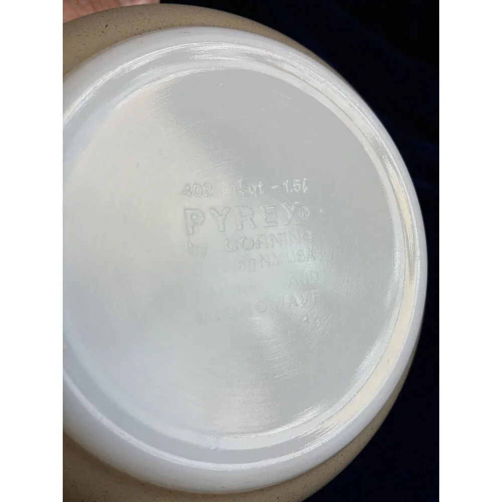 Vtg Pyrex Homestead #402 1.5 Liter Mixing Bowl Beige with Blue Floral Design GUC